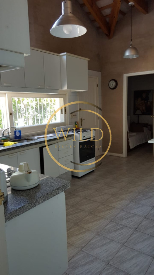 Casa ID.1848 - Excelente casa en alquiler en zona residencial!!! Consulte!!
