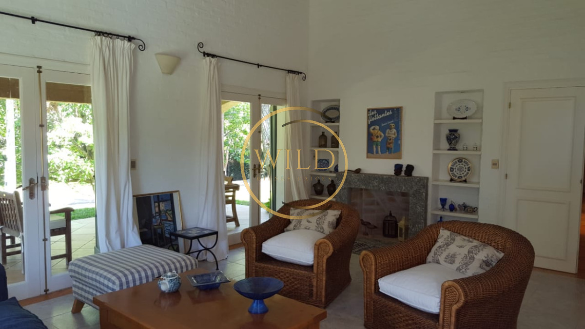 Casa ID.1848 - Excelente casa en alquiler en zona residencial!!! Consulte!!
