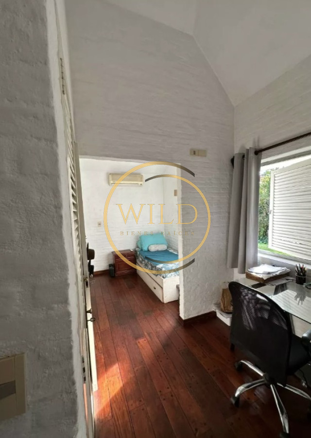 Casa ID.2566 - Vende espectacular casa en Lugano de 3 dormitorios, con piscina y parrillero.