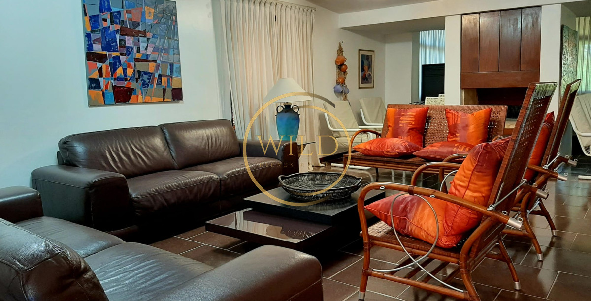 Casa ID.2542 - Casa de 4 dormitorios en venta en Playa Mansa, Punta del Este