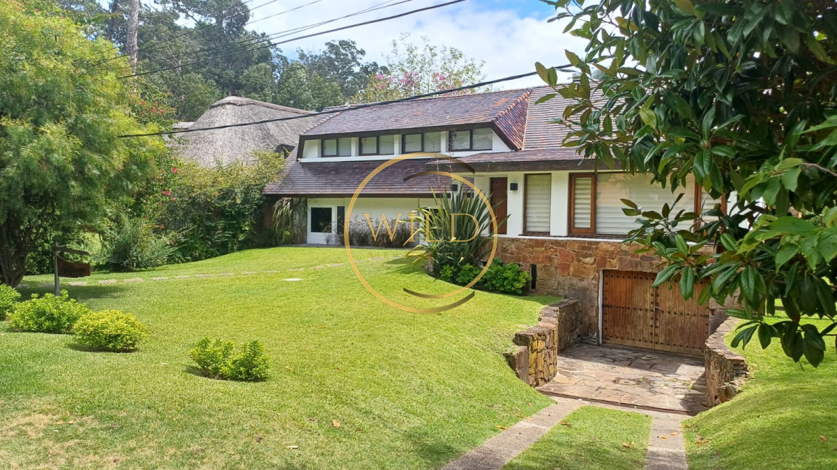 Casa ID.2578 - Vende gran casa para vivir todo el año, de 3 dormitorios en Punta del Este 