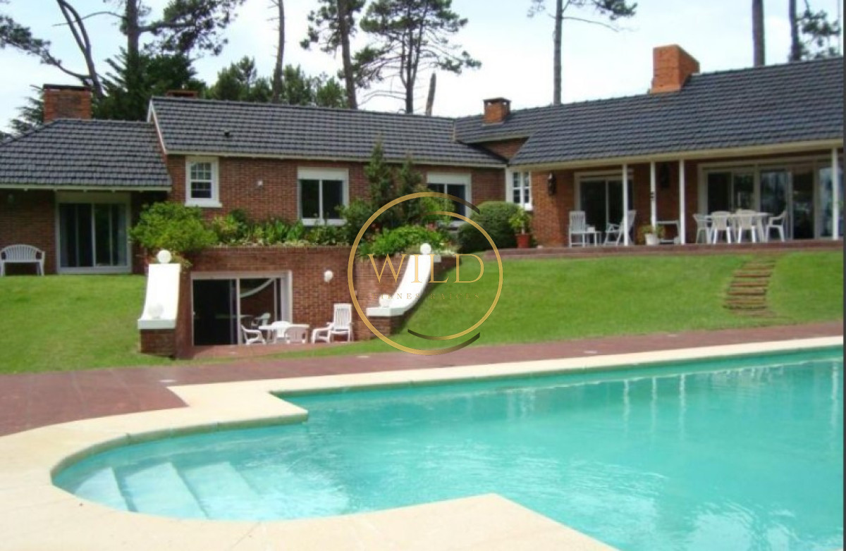 Casa ID.2568 - Hermosa casa en venta de 5 dormitorios.