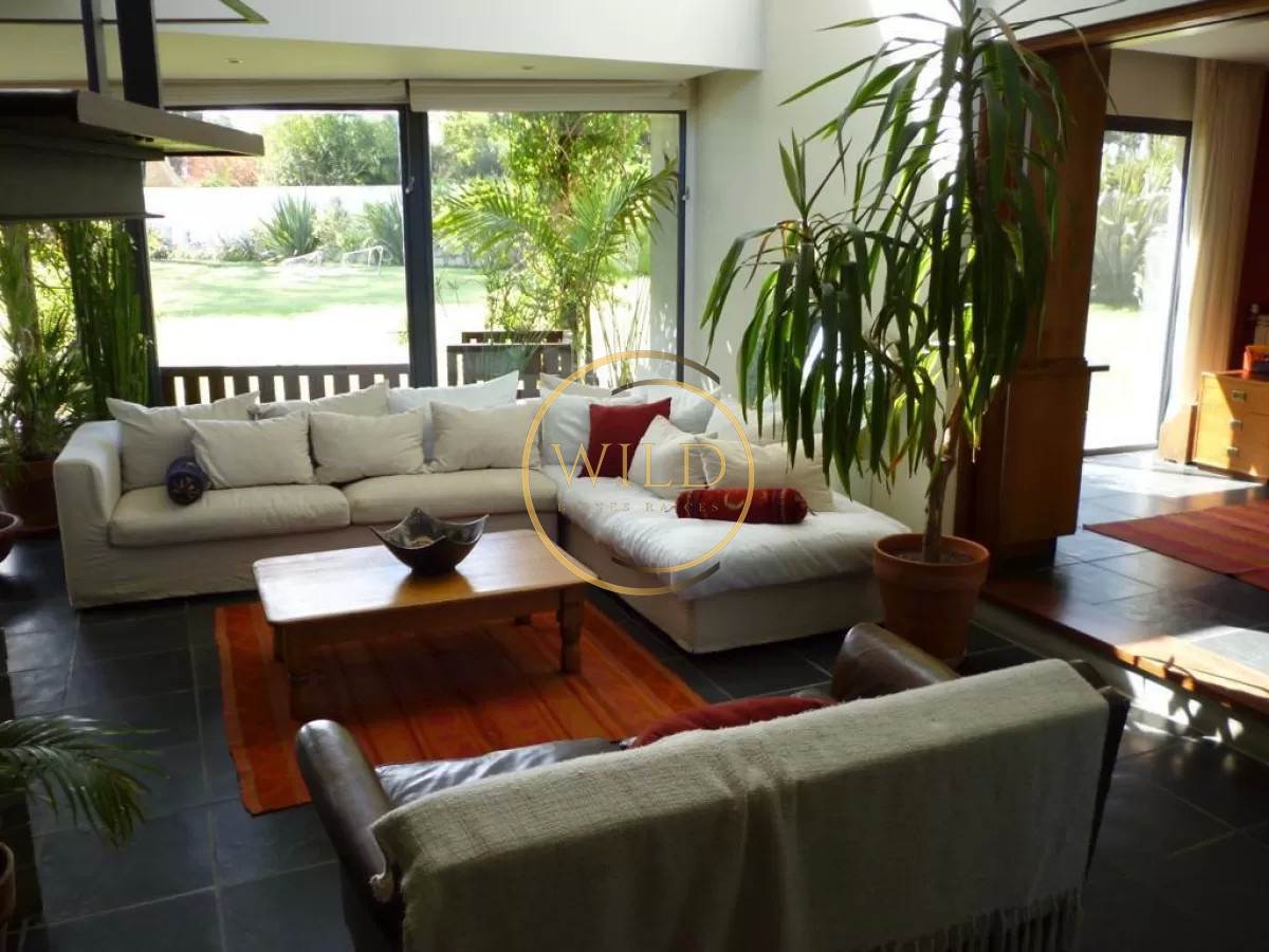 Casa ID.2569 - Hermosa casa de 4 dormitorios en agradable entorno.