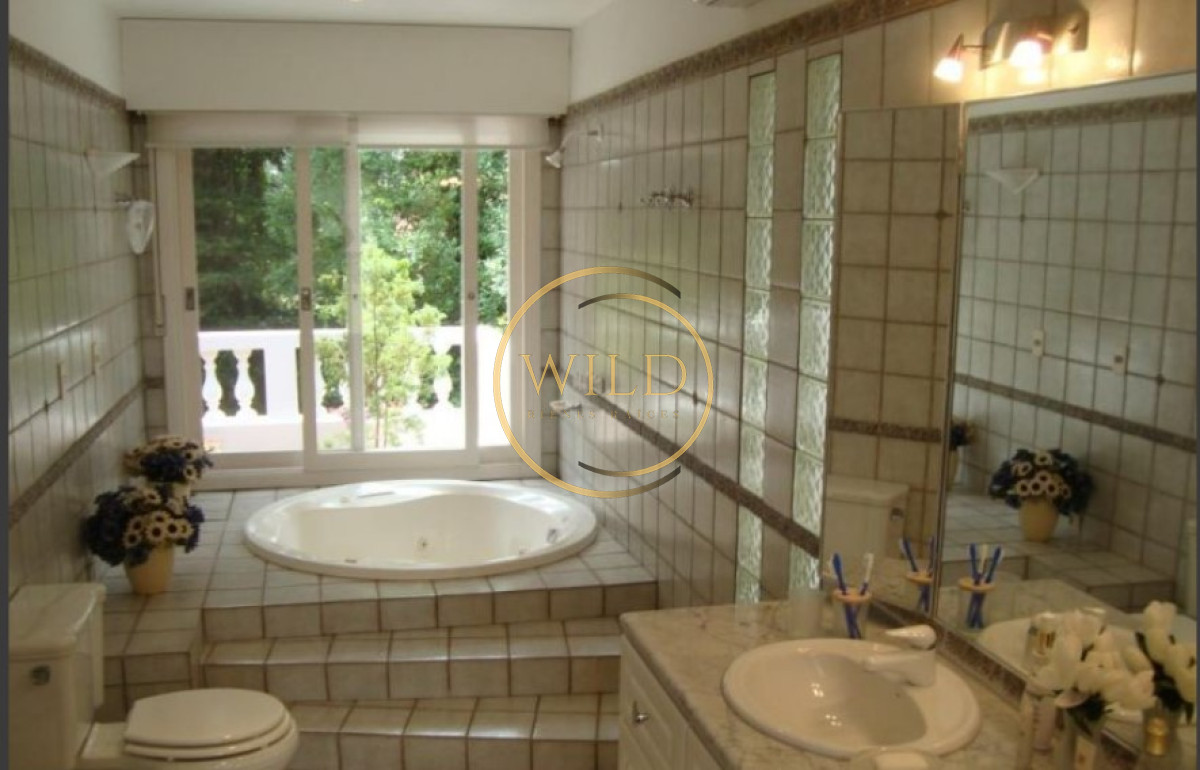 Casa ID.2568 - Hermosa casa en venta de 5 dormitorios.