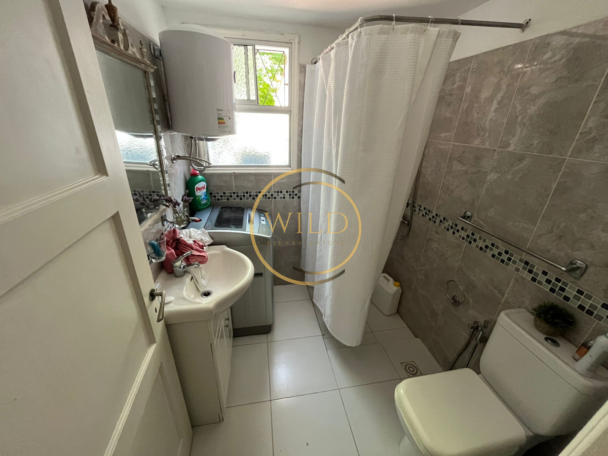 Casa ID.2563 - Casa en venta de 4 dormitorios, con barbacoa y piscina en Mansa a 1 cuadra del mar.