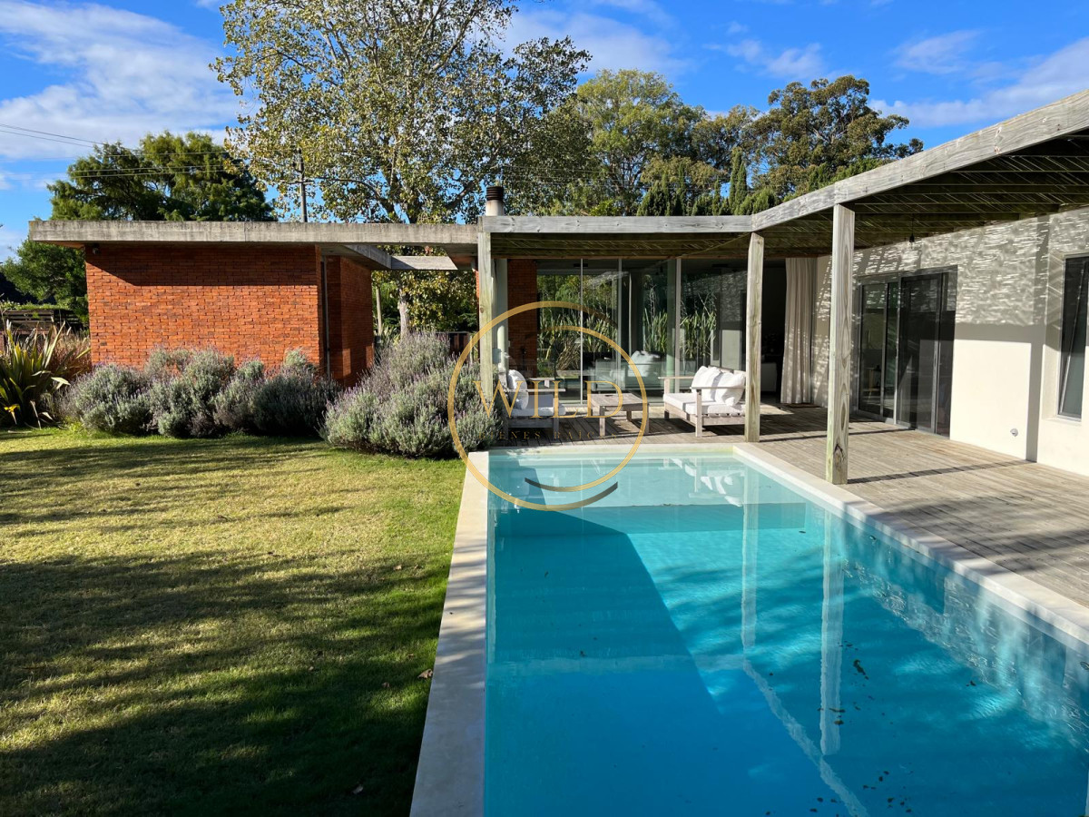 Casa ID.2562 - Casa en venta de 3 dormitorios en Punta del Este.