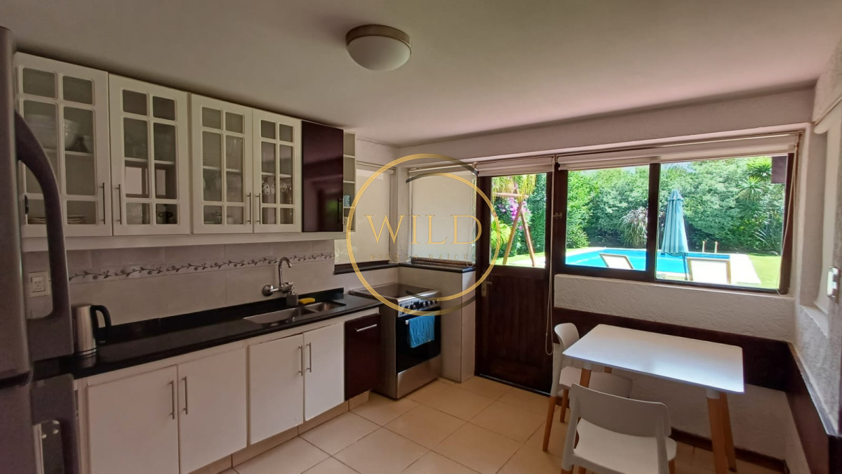 Casa ID.2578 - Vende gran casa para vivir todo el año, de 3 dormitorios en Punta del Este 