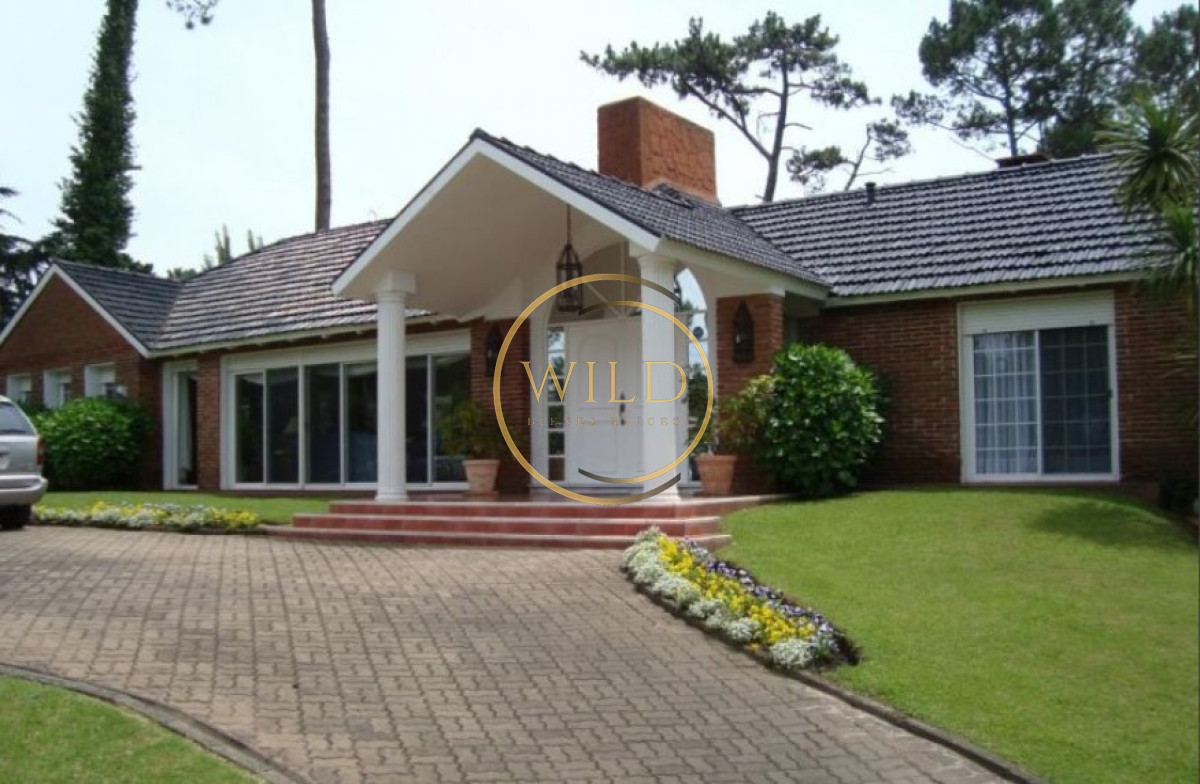 Casa ID.2568 - Hermosa casa en venta de 5 dormitorios.