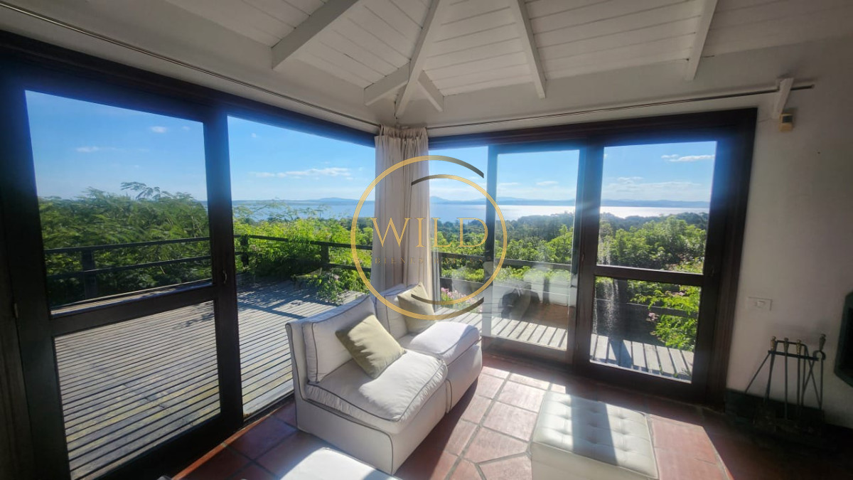 Casa ID.2393 - Vende casa de 4 dormitorios con vista a la laguna del sauce, Maldonado 