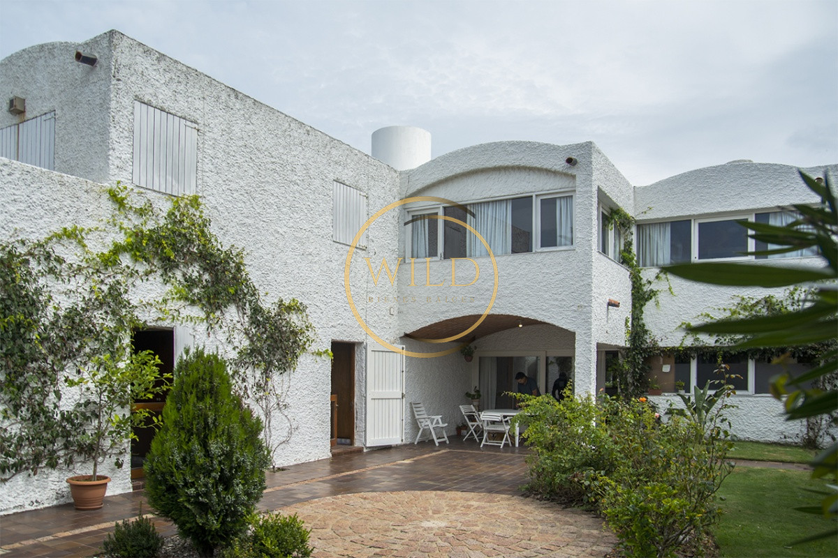 Casa ID.2185 - Hermosa casa en venta en zona de la península.