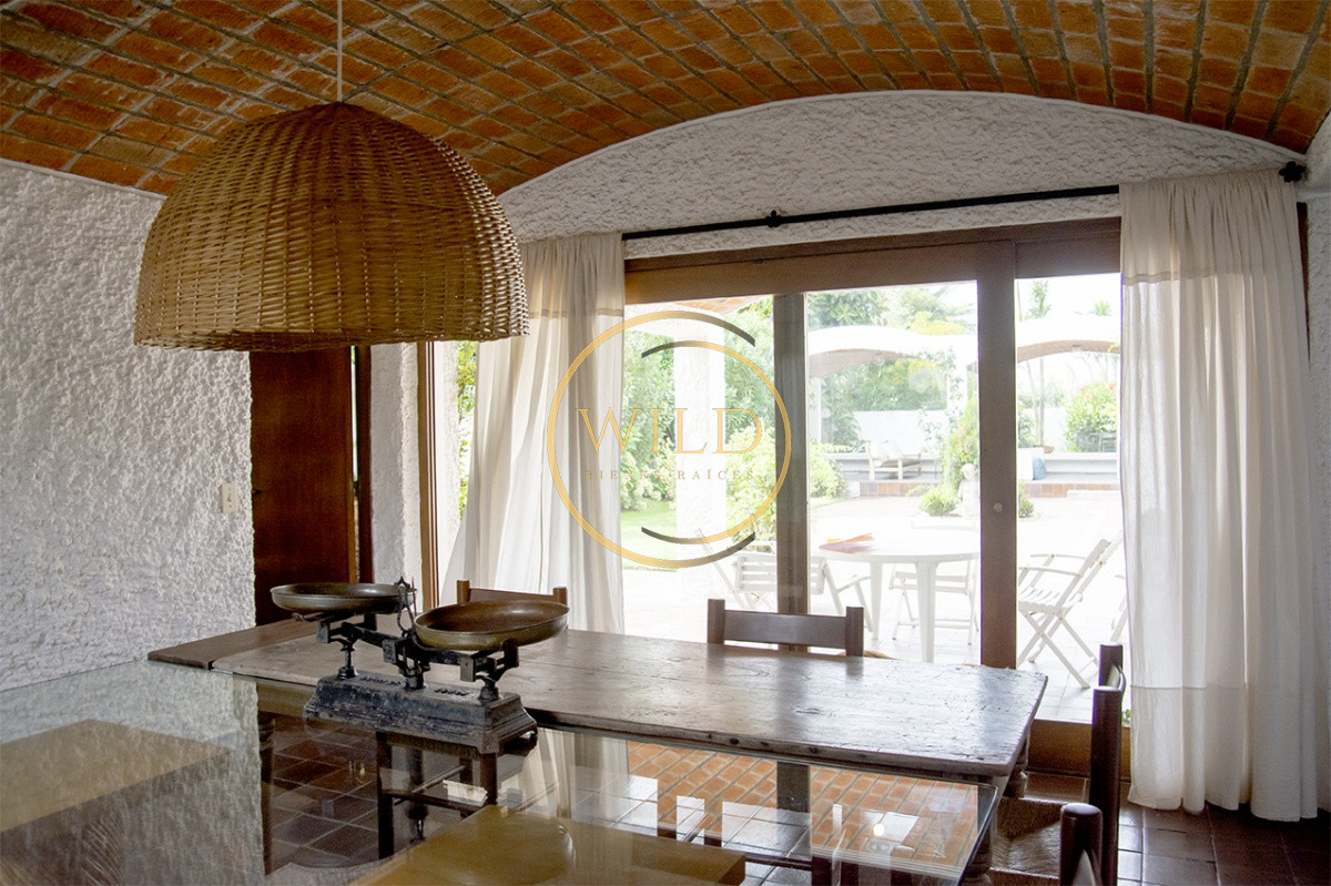 Casa ID.2185 - Hermosa casa en venta en zona de la península.