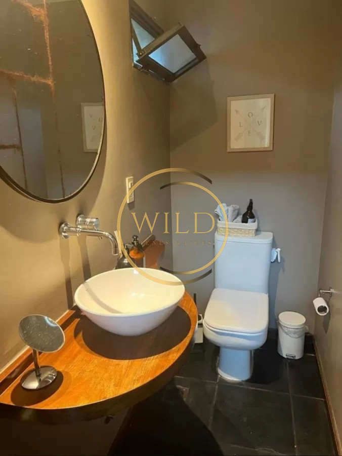 Casa ID.2569 - Hermosa casa de 4 dormitorios en agradable entorno.