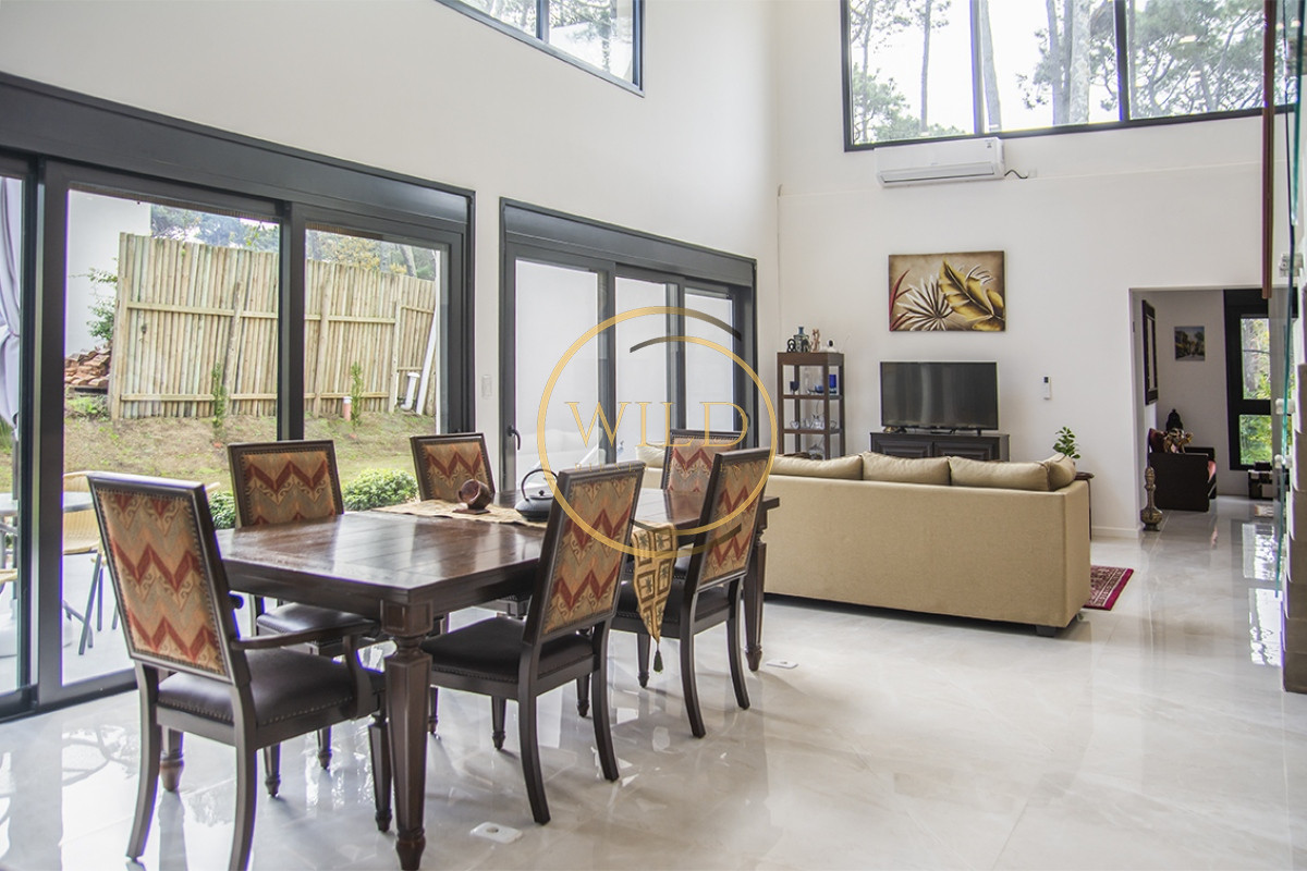Casa ID.2201 - Casa ideal de 4 dormitorios en suite en San Rafael Punta del Este.