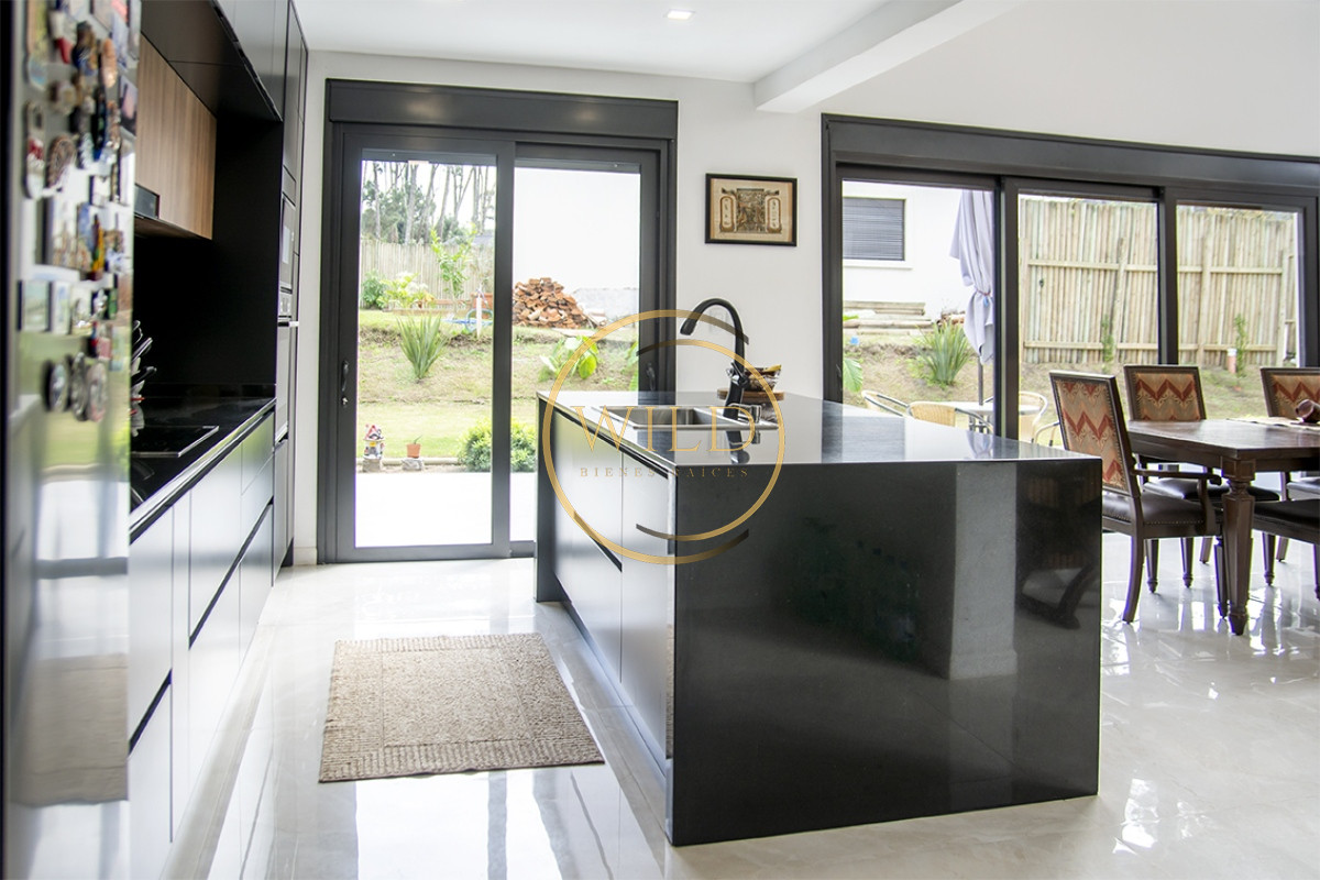 Casa ID.2201 - Casa ideal de 4 dormitorios en suite en San Rafael Punta del Este.