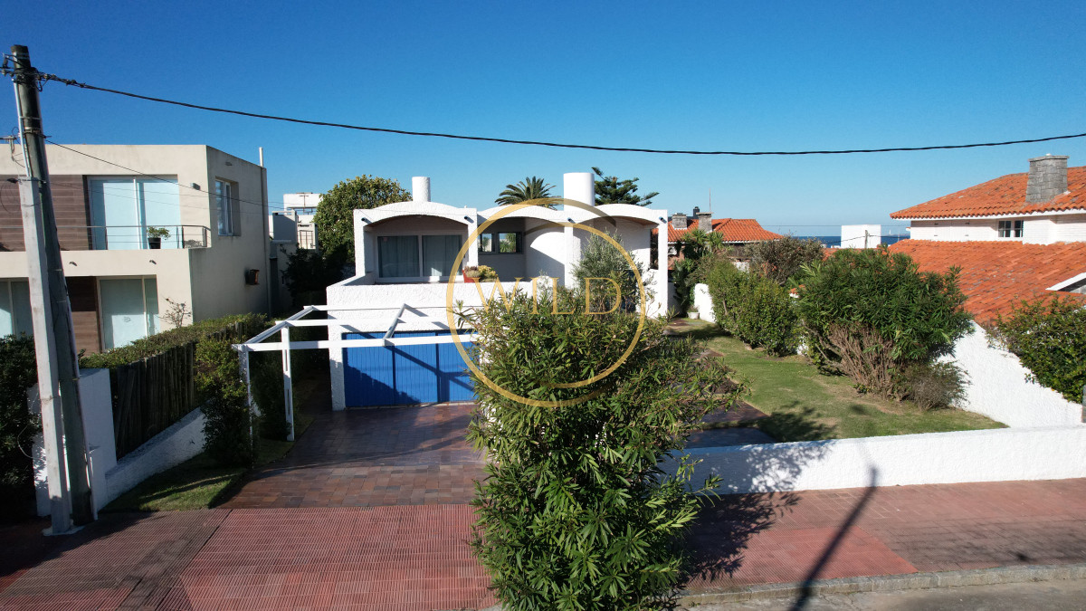 Casa ID.2185 - Hermosa casa en venta en zona de la península.