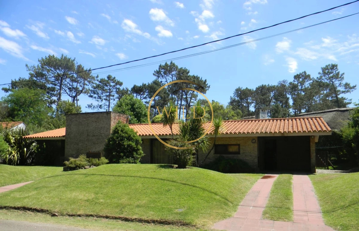 Casa ID.2525 - Casa en Venta de 4 dormitorios en Pinares , Punta del este 