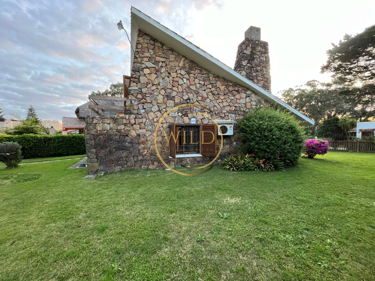 Casa ID.2172 - Vende casa de 3 dormitorios en Pinares, Punta del Este 