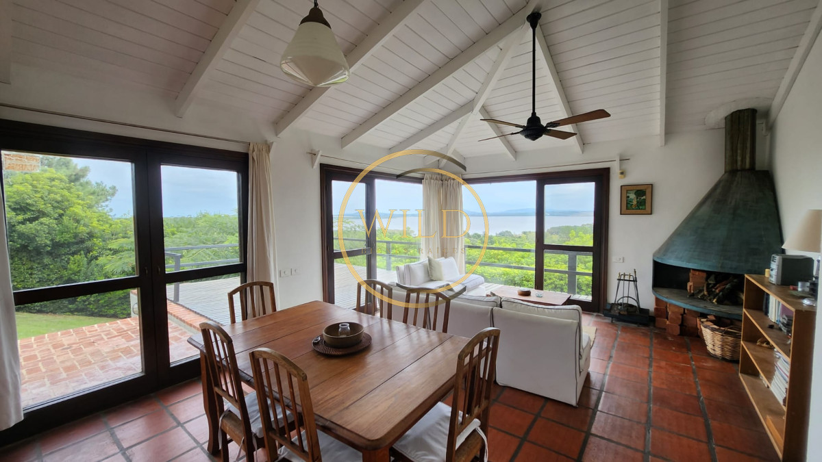 Casa ID.2393 - Vende casa de 4 dormitorios con vista a la laguna del sauce, Maldonado 