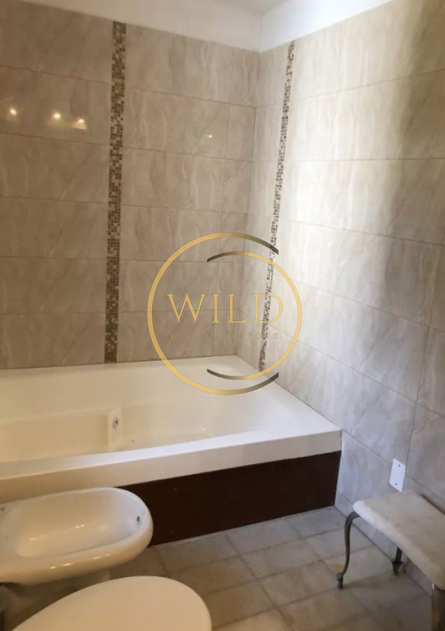 Casa ID.2566 - Vende espectacular casa en Lugano de 3 dormitorios, con piscina y parrillero.