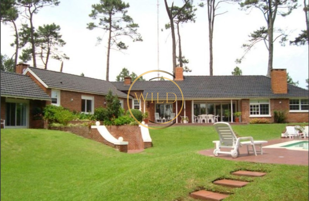 Casa ID.2568 - Hermosa casa en venta de 5 dormitorios.