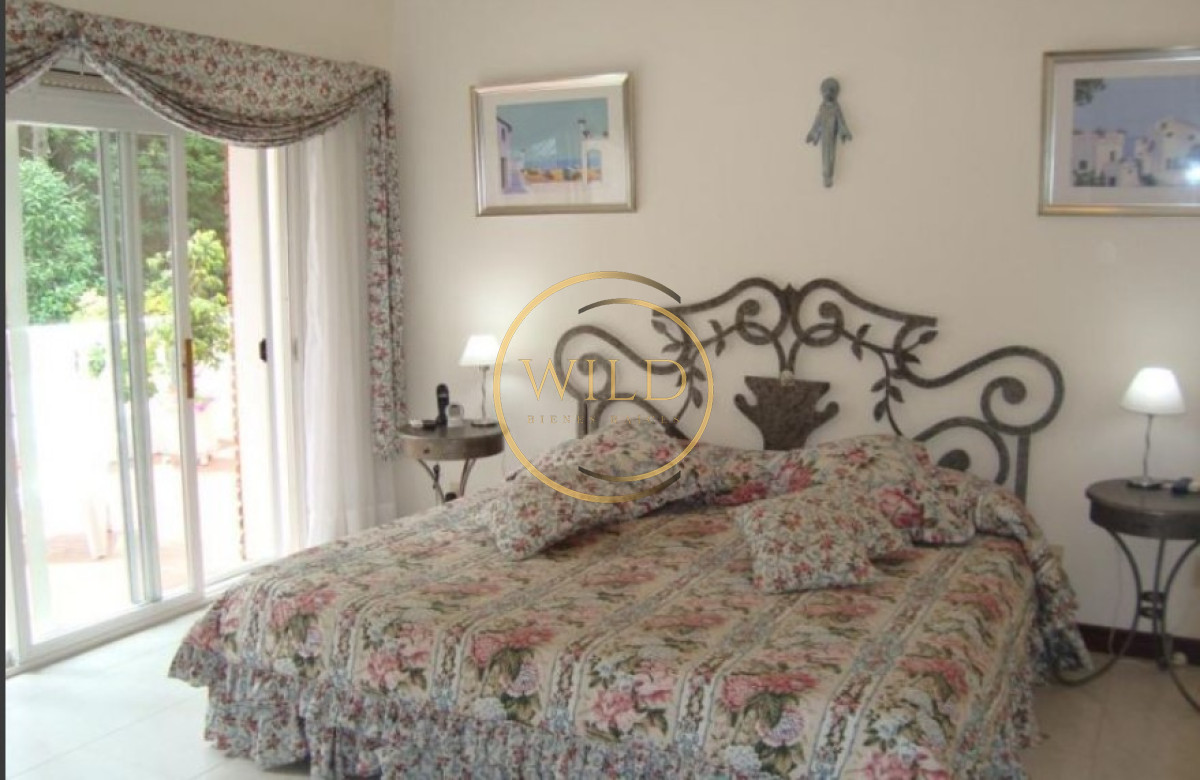 Casa ID.2568 - Hermosa casa en venta de 5 dormitorios.