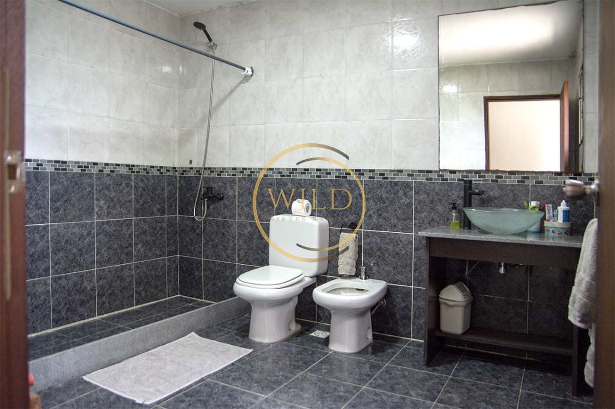 Casa ID.5675 - Excelente chalet de 5 dormitorios en venta a pasos de Playa Mansa Punta del Este