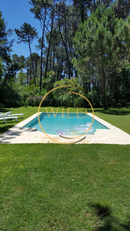 Casa ID.1848 - Excelente casa en alquiler en zona residencial!!! Consulte!!