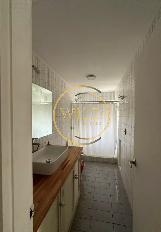 Casa ID.2566 - Vende espectacular casa en Lugano de 3 dormitorios, con piscina y parrillero.