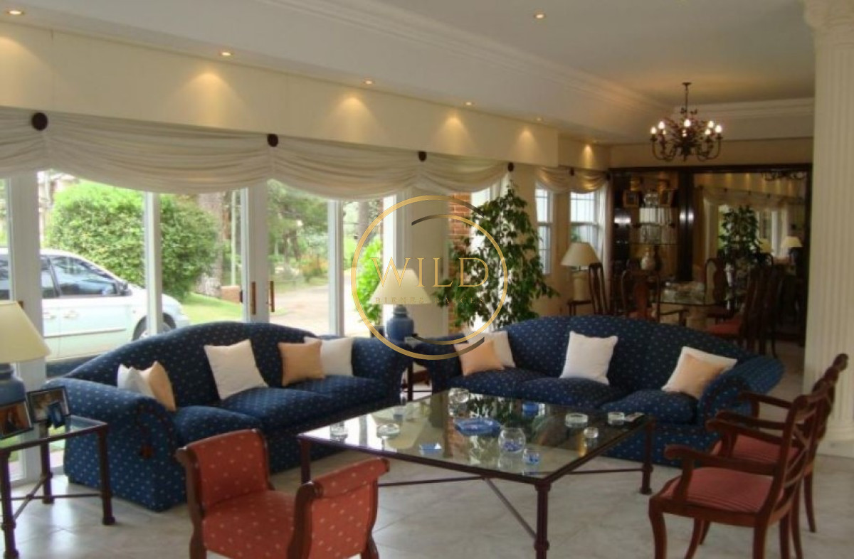 Casa ID.2568 - Hermosa casa en venta de 5 dormitorios.