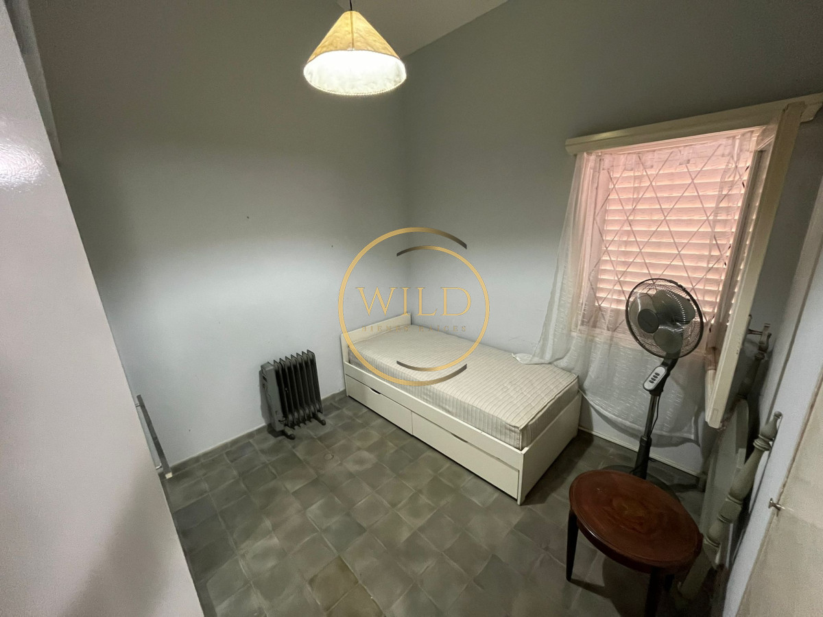 Casa ID.2563 - Casa en venta de 4 dormitorios, con barbacoa y piscina en Mansa a 1 cuadra del mar.