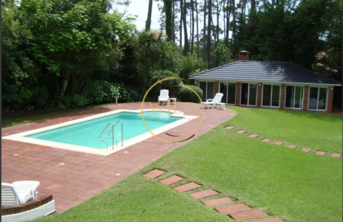 Casa ID.2568 - Hermosa casa en venta de 5 dormitorios.