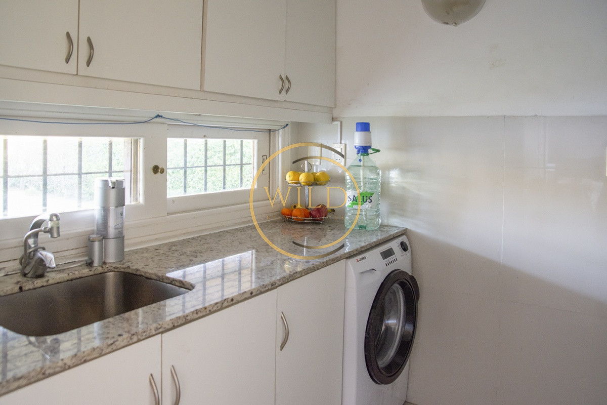 Casa ID.2580 - Casa a la venta en playa mansa Punta Del Este, gran tamaño ubicada en zona privilegiada.