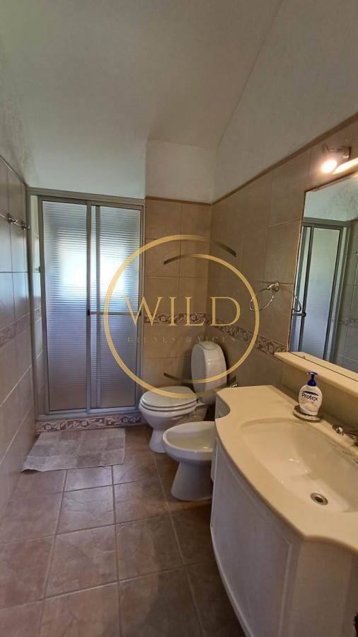 Casa ID.2578 - Vende gran casa para vivir todo el año, de 3 dormitorios en Punta del Este 