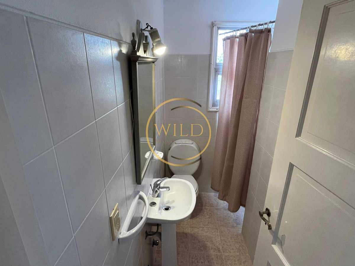 Casa ID.2563 - Casa en venta de 4 dormitorios, con barbacoa y piscina en Mansa a 1 cuadra del mar.