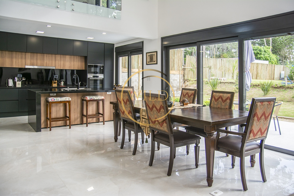Casa ID.2201 - Casa ideal de 4 dormitorios en suite en San Rafael Punta del Este.
