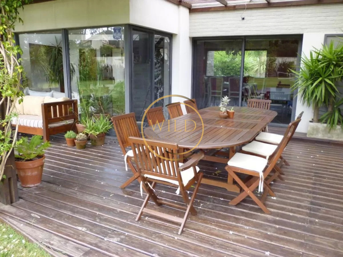 Casa ID.2569 - Hermosa casa de 4 dormitorios en agradable entorno.