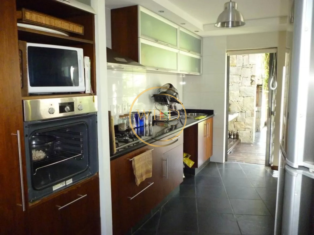 Casa ID.2569 - Hermosa casa de 4 dormitorios en agradable entorno.