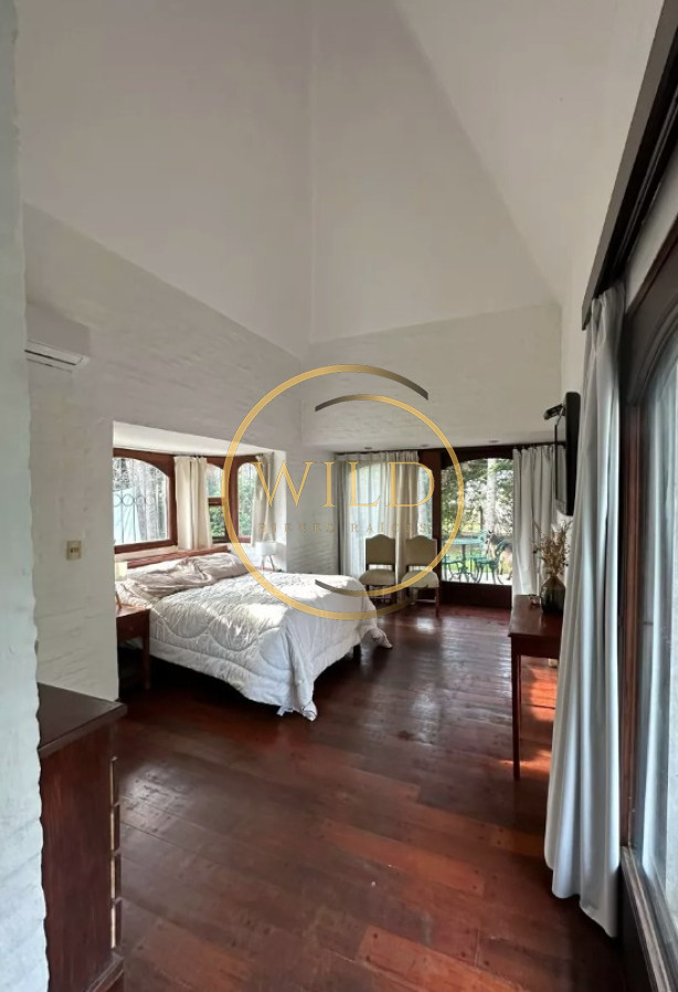 Casa ID.2566 - Vende espectacular casa en Lugano de 3 dormitorios, con piscina y parrillero.