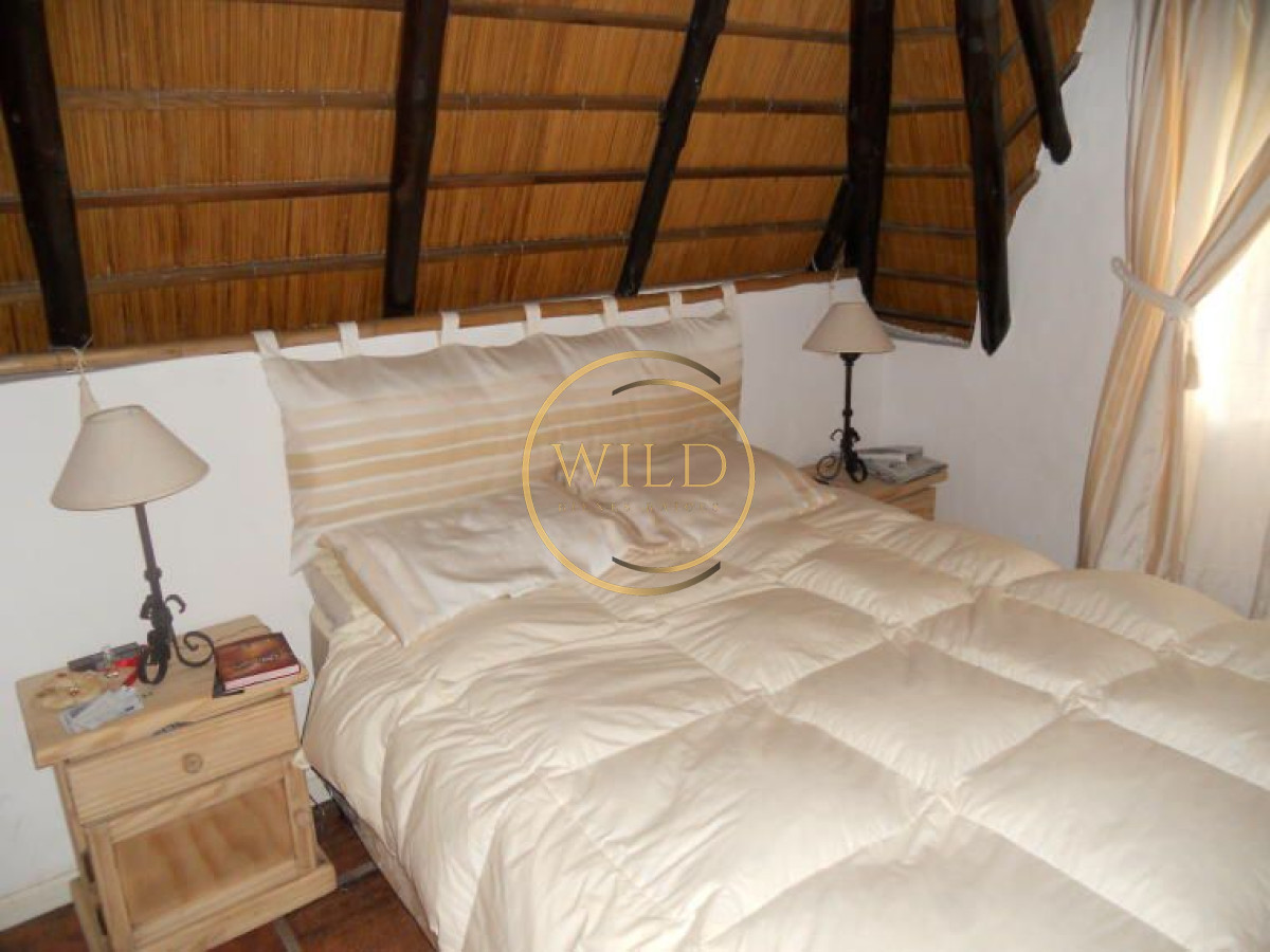 Casa ID.2291 - Chalet de 4 dormitorios, piscina y parrillero en alquiler. Zona tranquila. Punta del Este.