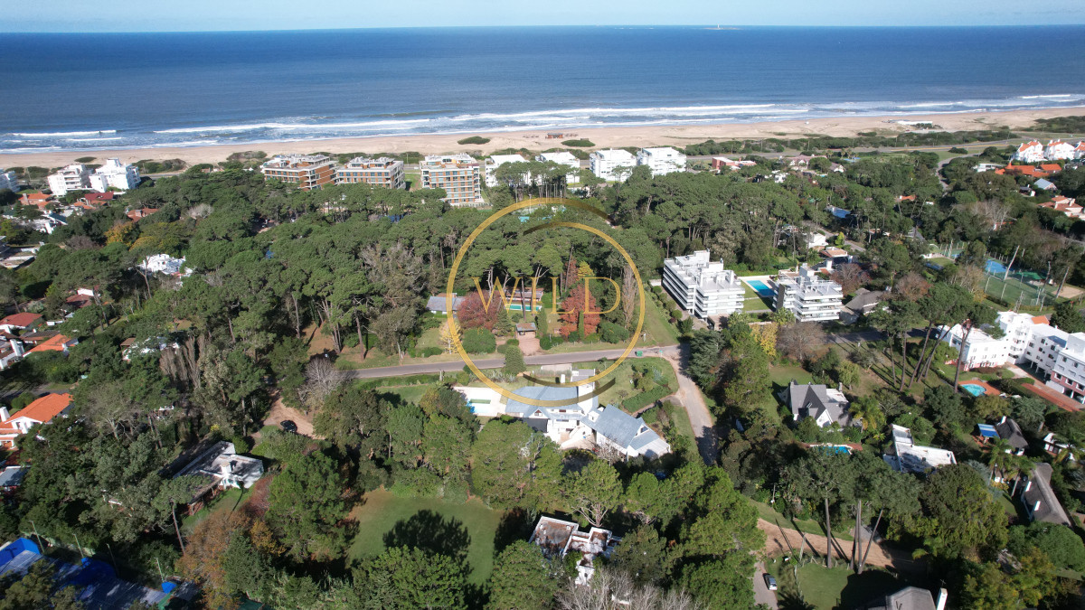 Casa ID.1847 - Casa de Cinco Dormitorios en Suite - Punta del Este
