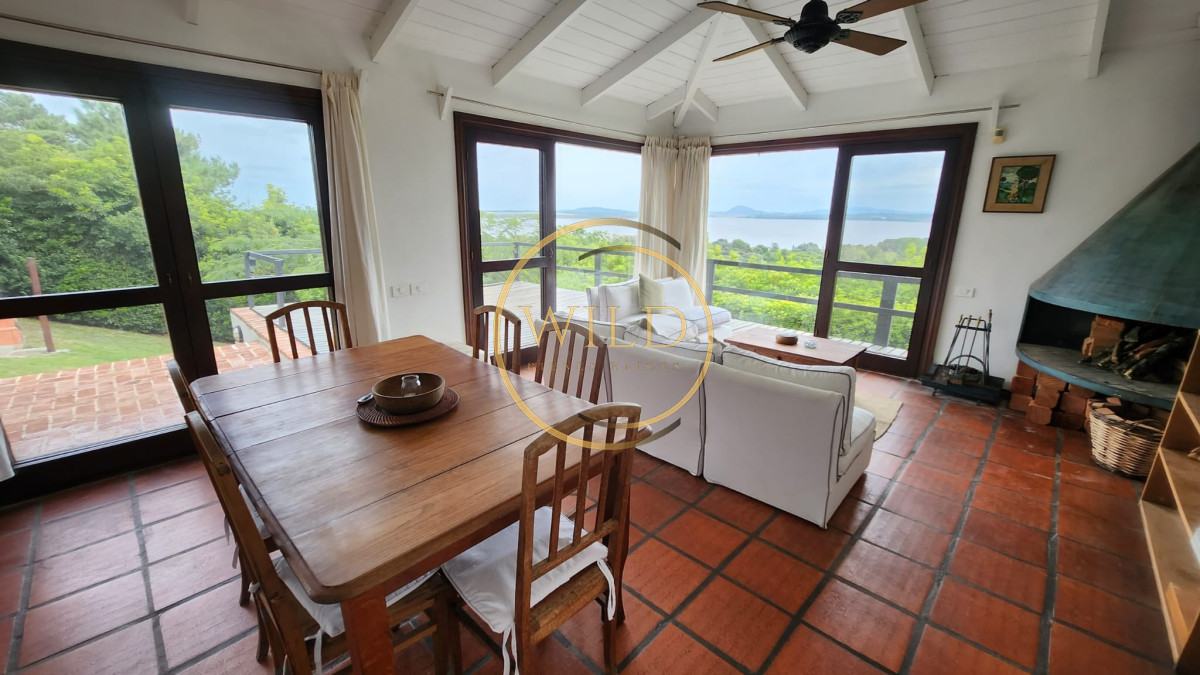 Casa ID.2393 - Vende casa de 4 dormitorios con vista a la laguna del sauce, Maldonado 