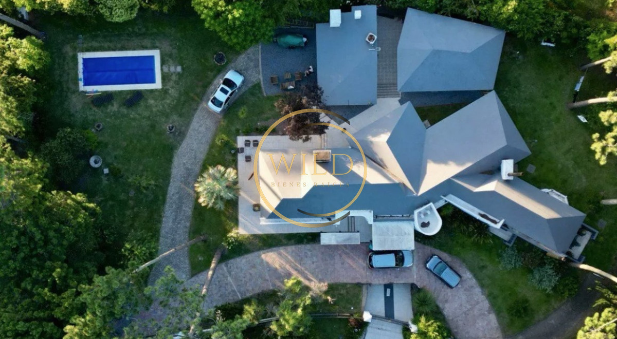 Casa ID.2566 - Vende espectacular casa en Lugano de 3 dormitorios, con piscina y parrillero.