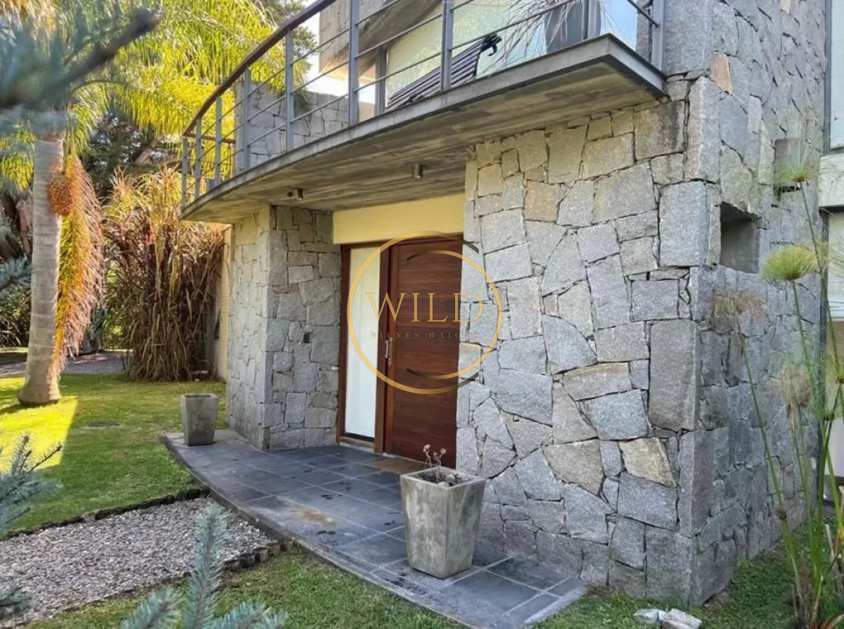 Casa ID.2569 - Hermosa casa de 4 dormitorios en agradable entorno.