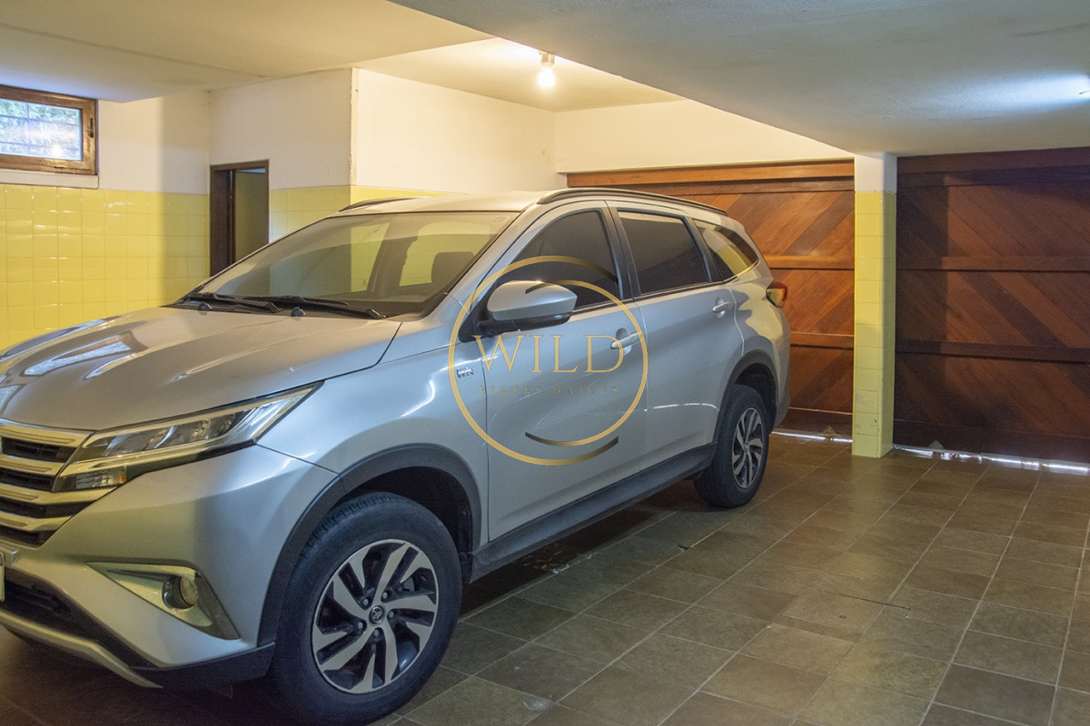 Casa ID.2580 - Casa a la venta en playa mansa Punta Del Este, gran tamaño ubicada en zona privilegiada.