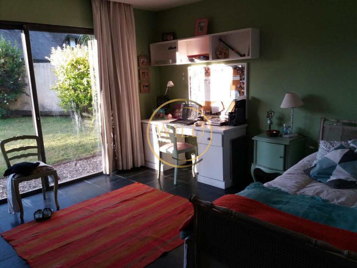 Casa ID.2569 - Hermosa casa de 4 dormitorios en agradable entorno.