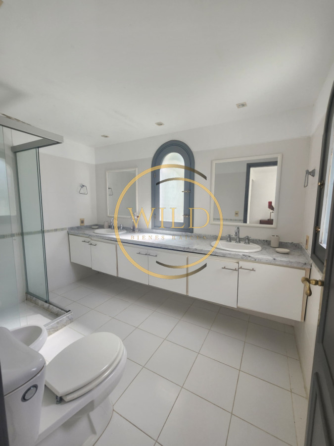 Casa ID.1847 - Casa de Cinco Dormitorios en Suite - Punta del Este