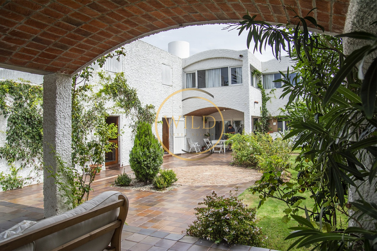 Casa ID.2185 - Hermosa casa en venta en zona de la península.
