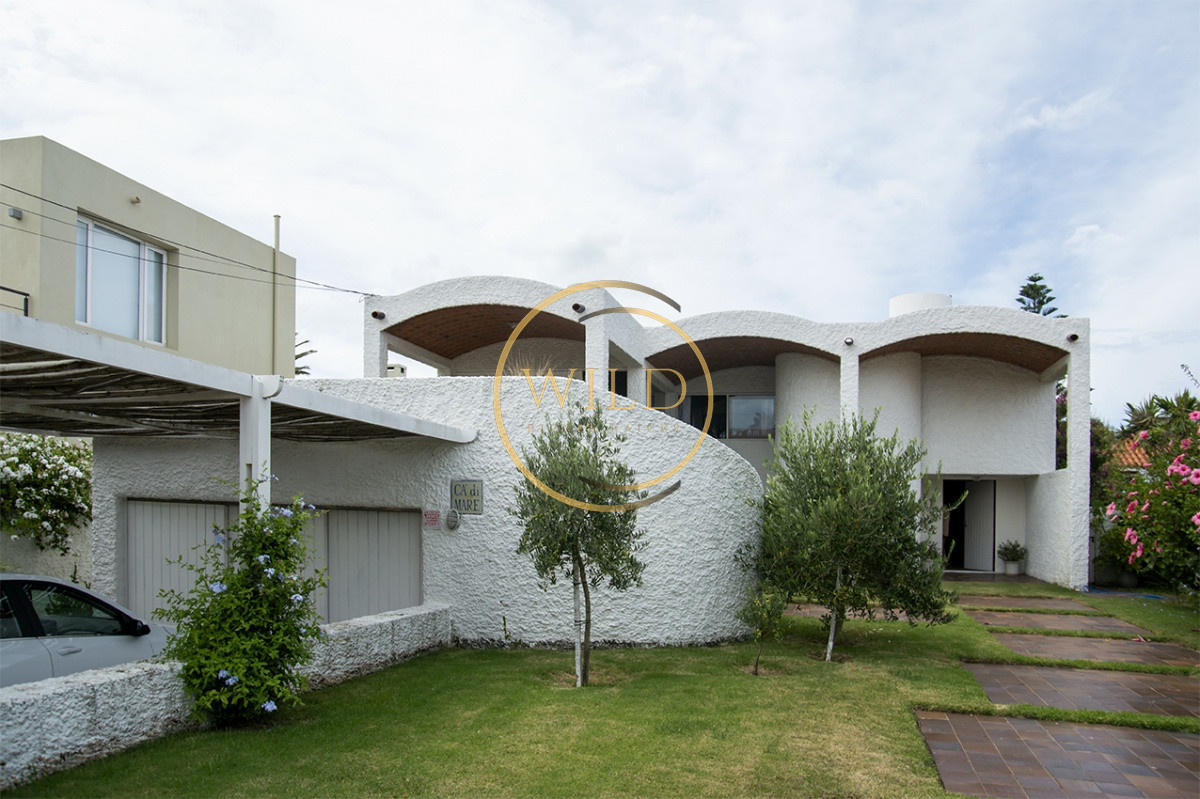 Casa ID.2185 - Hermosa casa en venta en zona de la península.
