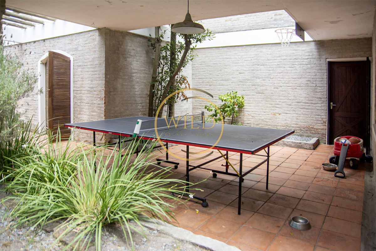Casa ID.5675 - Excelente chalet de 5 dormitorios en venta a pasos de Playa Mansa Punta del Este