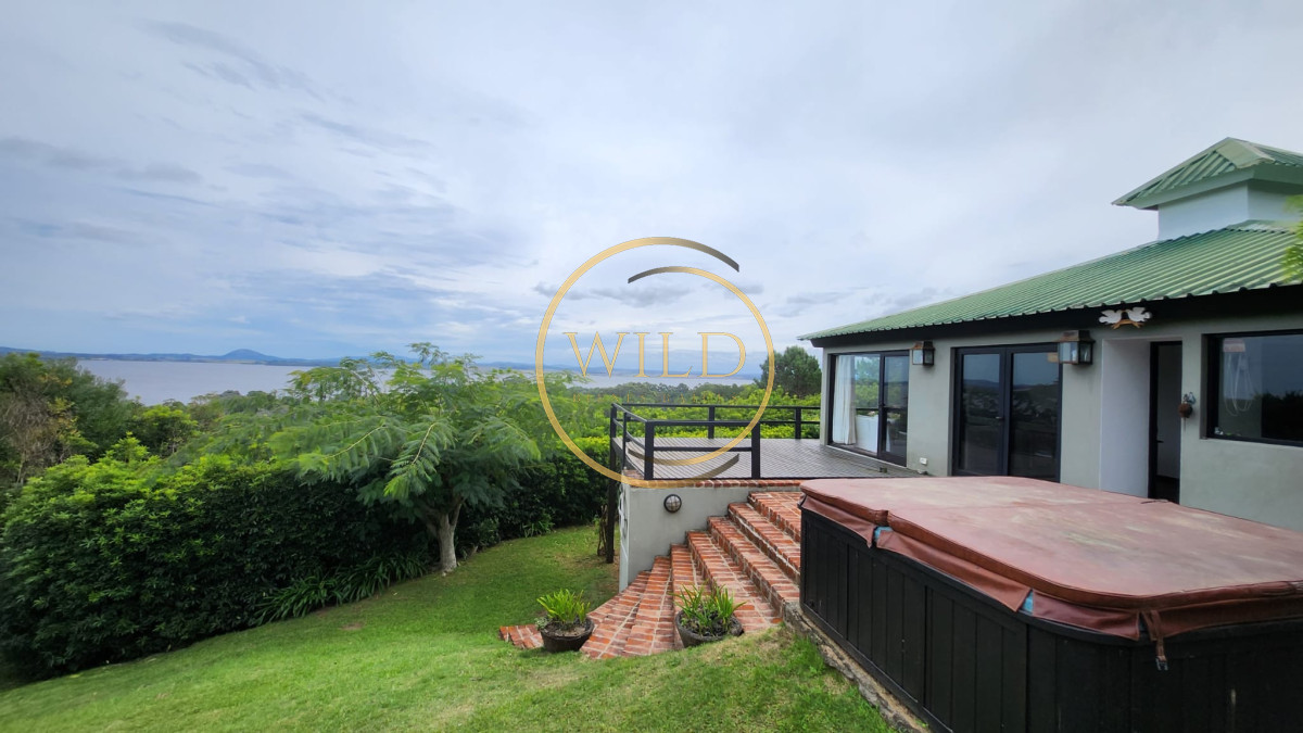 Casa ID.2393 - Vende casa de 4 dormitorios con vista a la laguna del sauce, Maldonado 